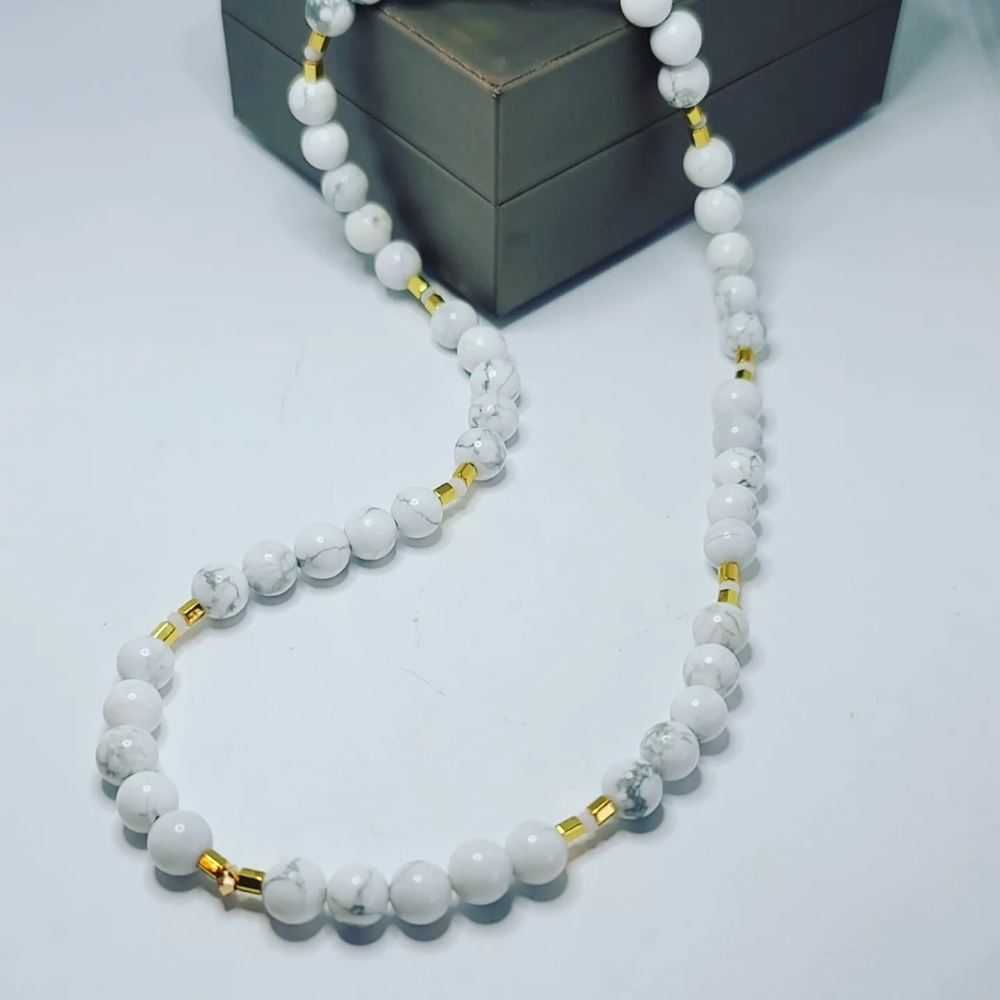 Howlite beaded necklace 8 mm